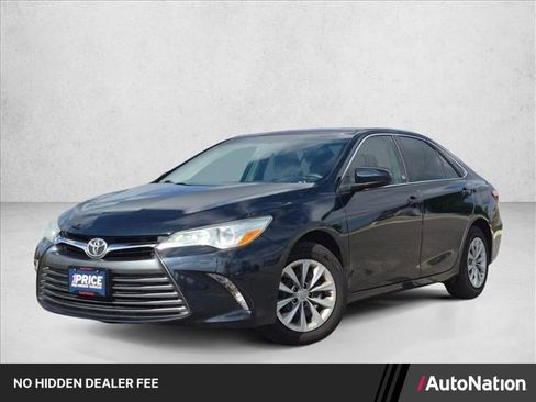 Used 2017 Toyota Camry LE FWD image 1