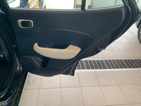 Certified 2023 Hyundai Venue Limited FWD image 18