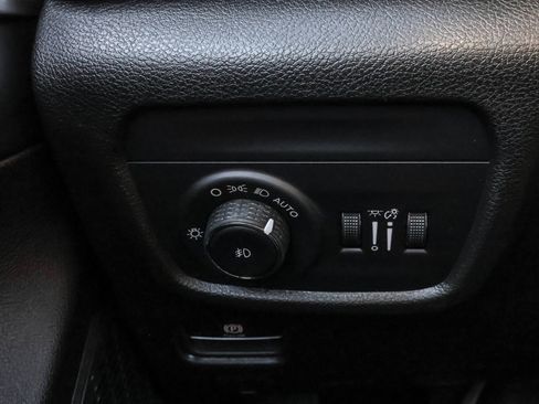 New 2025 Jeep Grand Cherokee Limited w/ Black Appearance Package image 28