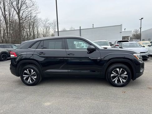 Certified 2025 Volkswagen Atlas Cross Sport SE image 3