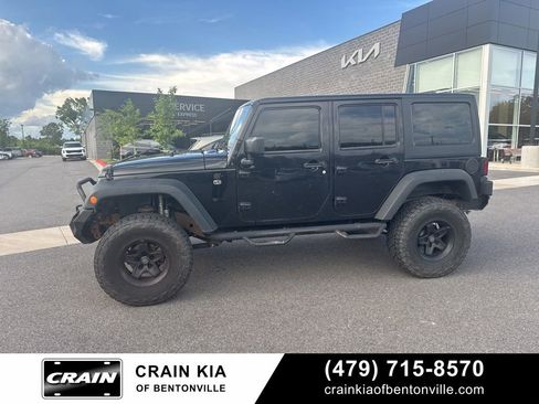 Used 2017 Jeep Wrangler Unlimited Sport w/ Connectivity Group AWD/4WD image 9