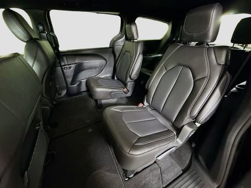 New 2026 Chrysler Voyager LX image 23
