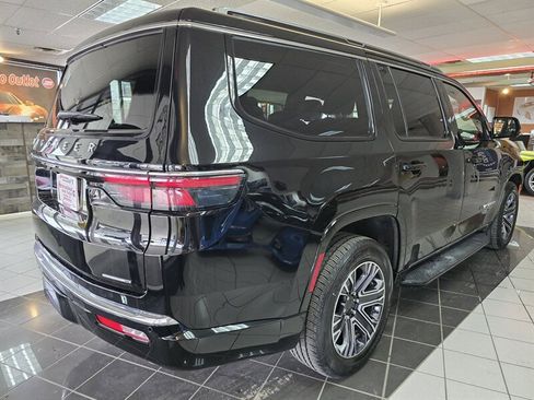 Used 2024 Jeep Wagoneer Series II w/ Flexible Seating Group image 4