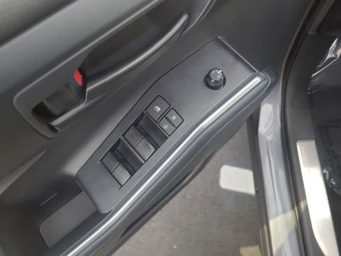 Used 2023 Toyota Highlander L image 14