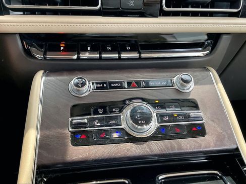 Used 2023 Lincoln Aviator Reserve w/ Equipment Group 201A AWD/4WD image 14