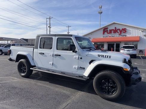 Used 2021 Jeep Gladiator Willys image 1