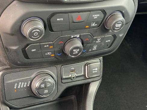 Used 2023 Jeep Renegade Trailhawk AWD/4WD image 26