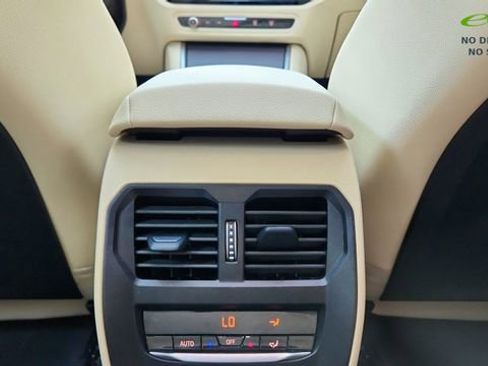 Used 2025 BMW i4 eDrive40 w/ Premium Package RWD image 53