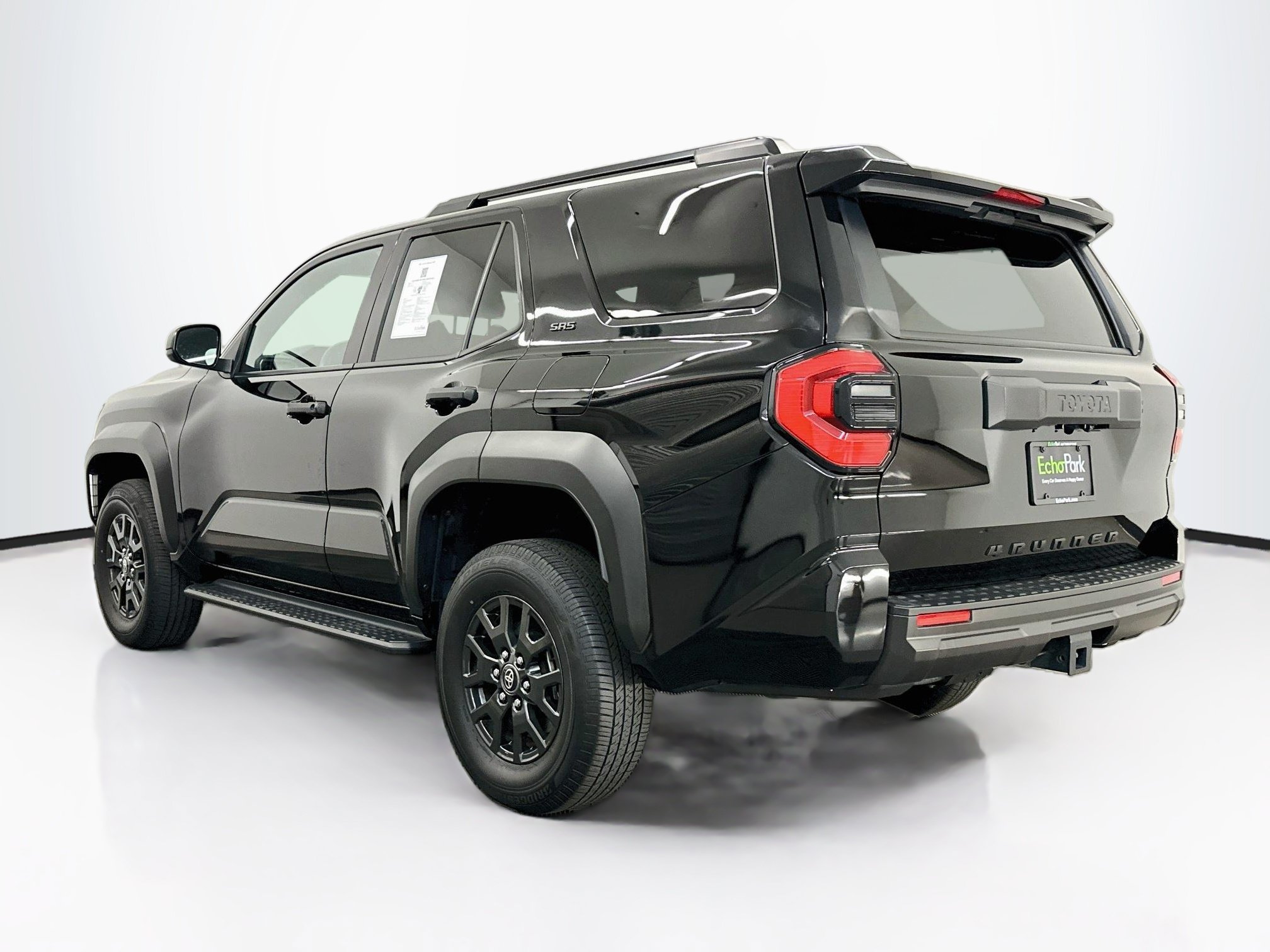Used 2025 Toyota 4Runner SR5 AWD/4WD image 5