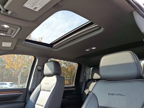 Used 2024 GMC Sierra 2500 Denali w/ Denali Reserve Package image 18