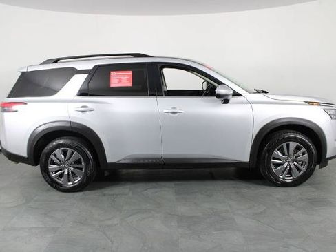 Certified 2025 Nissan Pathfinder SV AWD/4WD image 12