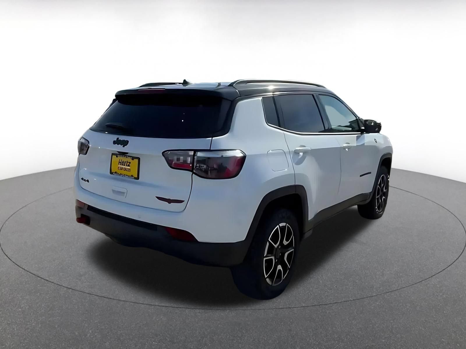 Used 2025 Jeep Compass Trailhawk AWD/4WD image 13