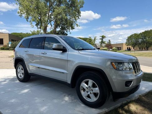 Used 2011 Jeep Grand Cherokee Laredo AWD/4WD image 7