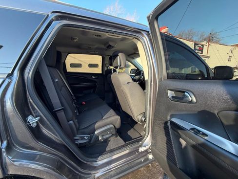 Used 2019 Dodge Journey SE w/ Connectivity Group FWD image 31