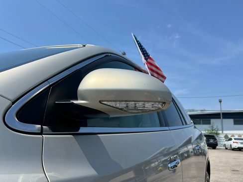 Used 2011 Buick Enclave CXL FWD image 29