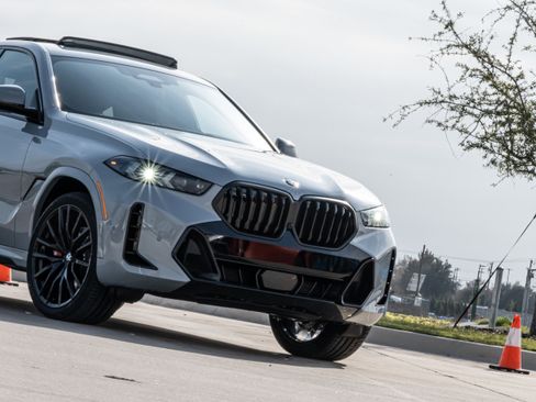 New 2026 BMW X6 xDrive40i w/ Executive Package image 5