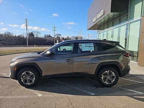 New 2026 Hyundai Tucson Blue SE image 2