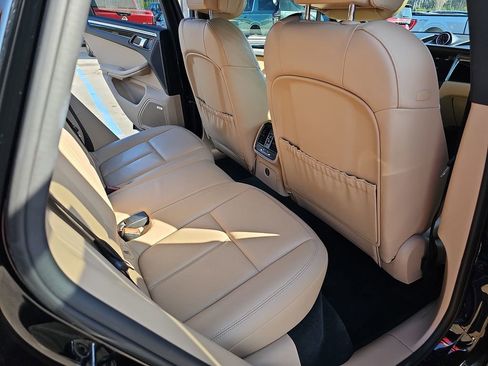 Used 2019 Porsche Macan image 14