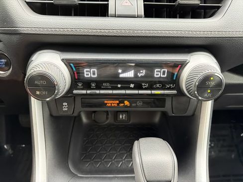 Used 2019 Toyota RAV4 XLE FWD image 14