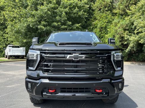 Used 2025 Chevrolet Silverado 2500 LT w/ Trail Boss Package AWD/4WD image 3