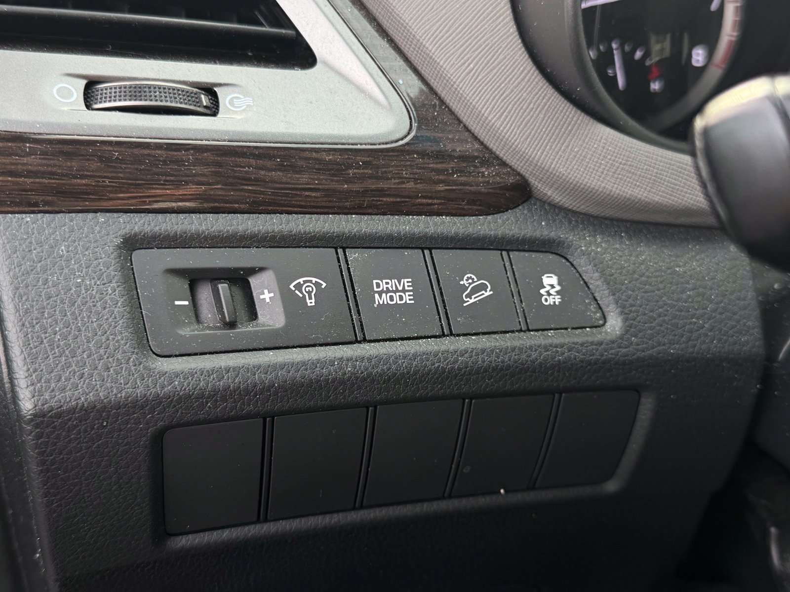 Used 2017 Hyundai Santa Fe Sport FWD image 14
