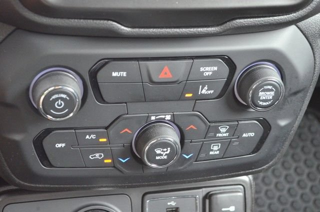 Used 2023 Jeep Renegade Latitude AWD/4WD image 31
