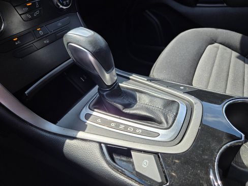 Used 2017 Ford Edge SE FWD image 20
