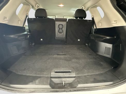 Used 2018 Nissan Rogue SV w/ Premium Package AWD/4WD image 30