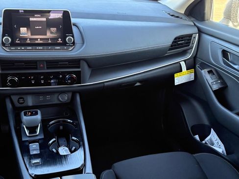 New 2026 Nissan Rogue S image 9