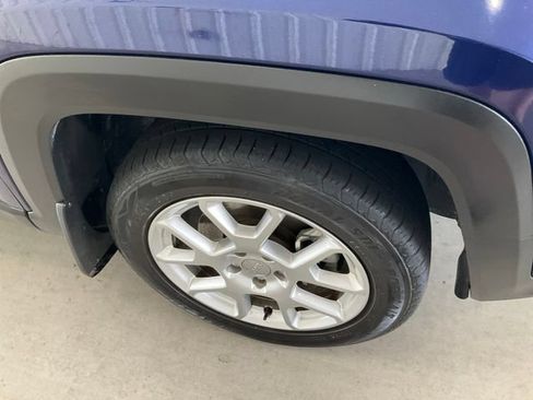 Used 2020 Jeep Renegade Sport w/ Sport Appearance Group FWD image 24