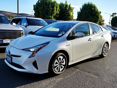 Used 2016 Toyota Prius Four FWD image 12