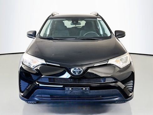 Used 2017 Toyota RAV4 LE image 2