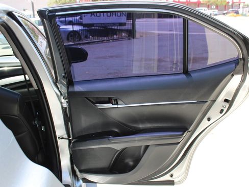 Used 2018 Toyota Camry SE FWD image 12