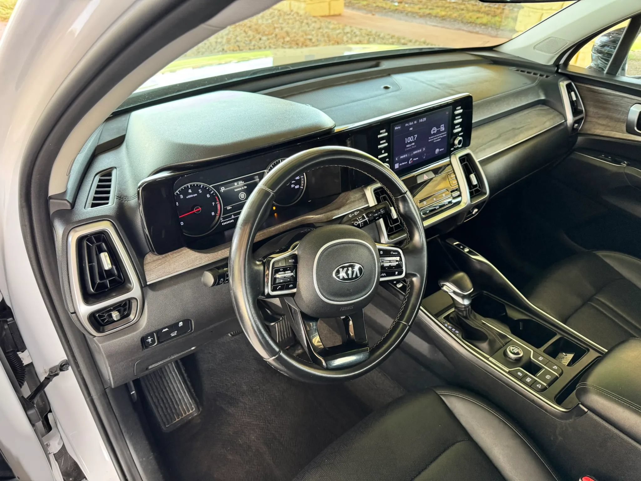 Used 2021 Kia Sorento EX w/ Panoramic Sunroof Package FWD image 10