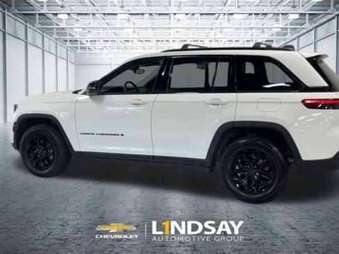 Used 2024 Jeep Grand Cherokee Laredo X AWD/4WD image 7