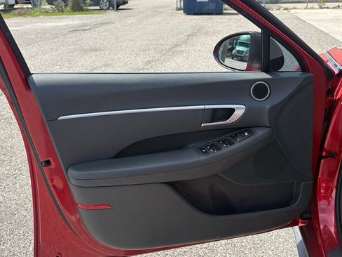 Used 2021 Hyundai Sonata SE w/ Preferred Accessory Package image 10