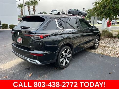 Used 2025 Mitsubishi Outlander SE AWD/4WD image 3