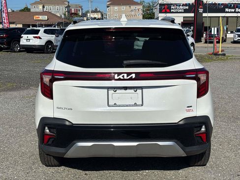 Used 2024 Kia Seltos EX AWD/4WD image 6