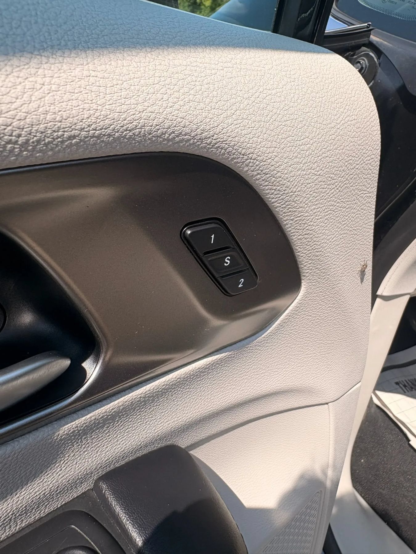 Used 2017 Chrysler Pacifica Limited w/ Advanced Safetytec Group FWD image 13