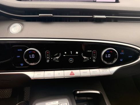 Used 2025 Genesis GV70 2.5T AWD/4WD image 7