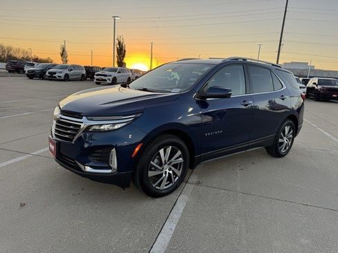 Used 2022 Chevrolet Equinox Premier image 3