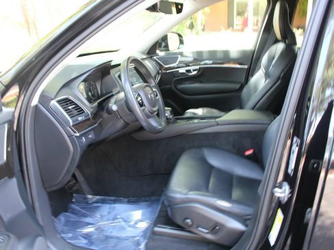 Used 2019 Volvo XC90 T6 Momentum w/ Protection Package Premier AWD/4WD image 8