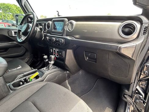 Used 2019 Jeep Wrangler Unlimited Sahara AWD/4WD image 22