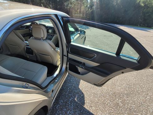 Used 2017 Lincoln Continental Select image 17