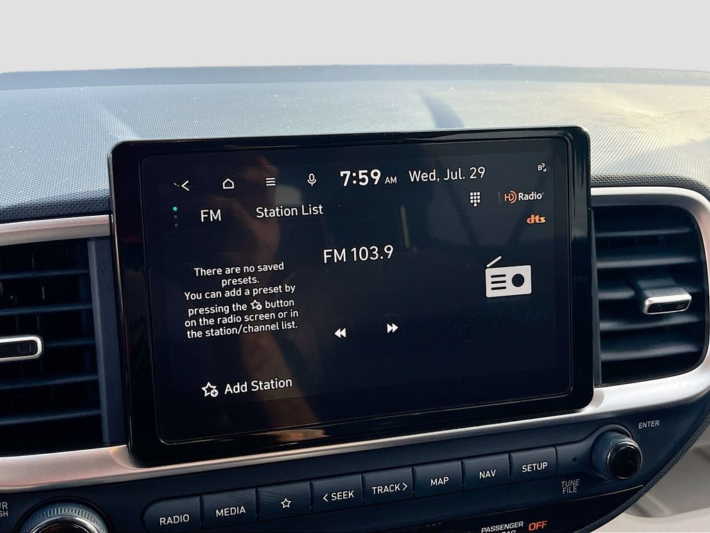 Used 2025 Hyundai Venue Limited FWD image 15
