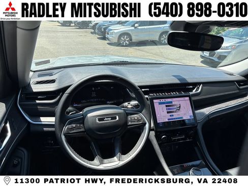 Used 2023 Jeep Grand Cherokee L Limited w/ Black Appearance Package AWD/4WD image 18