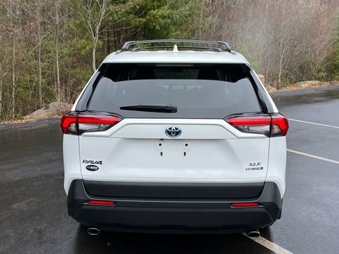 Used 2024 Toyota RAV4 XLE w/ Convenience Package image 4