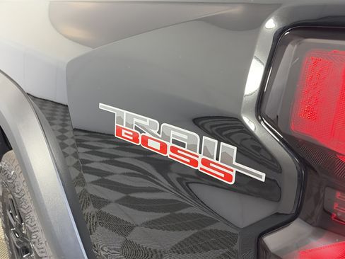 Used 2025 Chevrolet Colorado Trail Boss AWD/4WD image 16