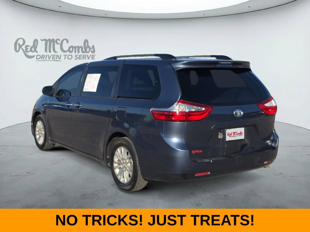 Used 2017 Toyota Sienna XLE FWD image 3