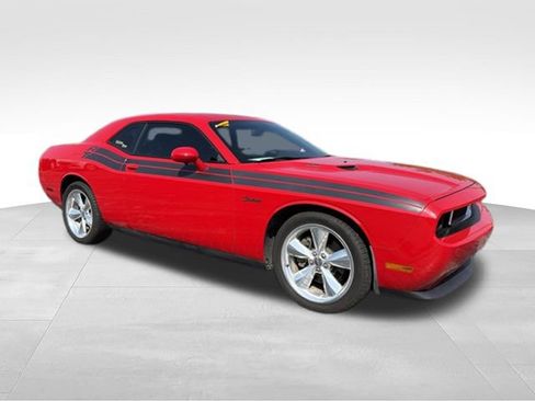 Used 2014 Dodge Challenger R/T RWD image 2